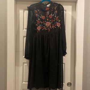 Evereve sz M New w/tags Embroidered midi dress